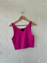 Load image into Gallery viewer, Lulu Lemon Athletic Top Size Medium
