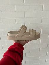 Load image into Gallery viewer, Princess Polly Sandals Womens 8
