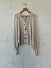 Load image into Gallery viewer, Universal Thread Sweater Size Large
