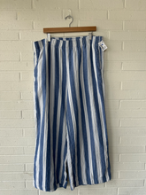Load image into Gallery viewer, Old Navy Pants Size Extra Large
