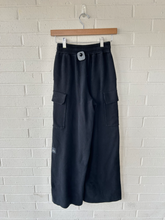 Load image into Gallery viewer, Alo Pants Size Extra Small
