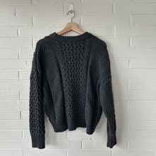 Load image into Gallery viewer, Sweater Size Small
