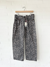 Load image into Gallery viewer, Bdg Pants Size 1/2 (26)
