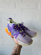Load image into Gallery viewer, Nike Womens Athletic Shoes Womens 8.5
