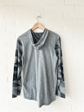 Load image into Gallery viewer, Nike Dri Fit Athletic Top Size Small
