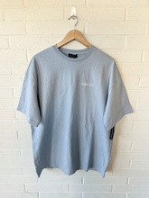 Load image into Gallery viewer, White Fox T-Shirt Size Medium
