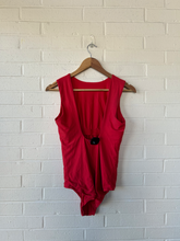 Load image into Gallery viewer, Lulu Lemon Athletic Top Size Large
