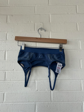 Load image into Gallery viewer, Gym Shark Sports Bra Size Extra Small
