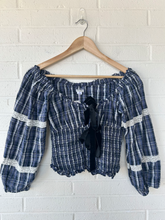 Load image into Gallery viewer, Kimchi And Blue Long Sleeve Top Size Small
