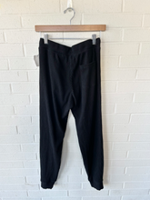 Load image into Gallery viewer, Alo Pants Size Small
