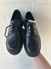 Load image into Gallery viewer, Casual Shoes Womens 7
