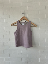 Load image into Gallery viewer, Vuori Athletic Top Size Small
