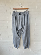 Load image into Gallery viewer, Nike Pants Size Large
