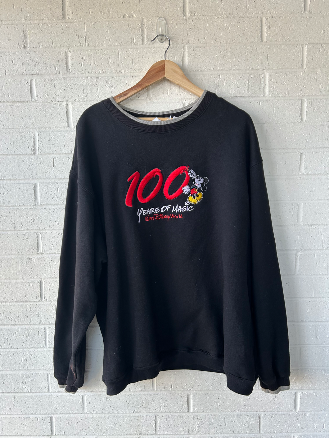 Disney Sweatshirt Size Extra Large