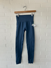 Load image into Gallery viewer, Athletic Pants Size Small
