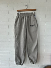 Load image into Gallery viewer, Pants Size Small

