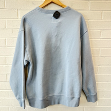 Load image into Gallery viewer, Abercrombie &amp; Fitch Sweatshirt Size Medium
