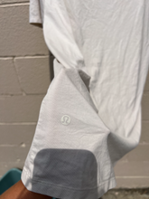 Load image into Gallery viewer, Lulu Lemon Athletic Top Size Large
