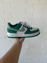 Load image into Gallery viewer, Nike Casual Shoes Womens 8
