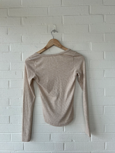 Load image into Gallery viewer, American Eagle Long Sleeve Top Size Extra Small
