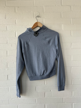 Load image into Gallery viewer, Vuori Athletic Top Size Extra Small
