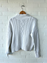 Load image into Gallery viewer, Banana Republic Sweater Size Large
