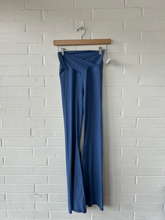 Load image into Gallery viewer, Offline Athletic Pants Size Medium
