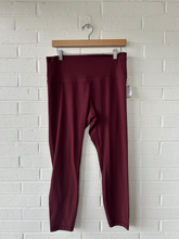 Load image into Gallery viewer, Lululemon Athletic Pants Size 11/12 (31)
