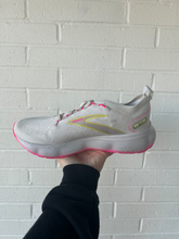Load image into Gallery viewer, Brooks Womens Athletic Shoes Womens 8
