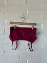 Load image into Gallery viewer, Sports Bra Size Extra Large
