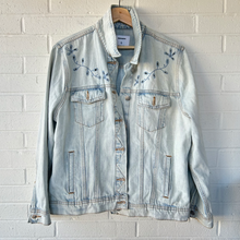 Load image into Gallery viewer, Old Navy Denim Outerwear Size Extra Large
