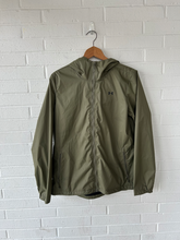 Load image into Gallery viewer, Under Armour Outerwear Size Large

