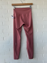 Load image into Gallery viewer, Lululemon Athletic Pants Size 5/6 (28)
