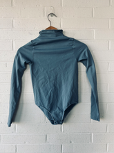 Load image into Gallery viewer, Skims Long Sleeve T-Shirt Size Small
