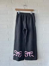 Load image into Gallery viewer, Edikted Pants Size Small
