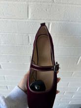 Load image into Gallery viewer, Coach Dress Shoes Womens 6
