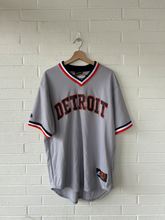 Load image into Gallery viewer, Athletic Top Size Large
