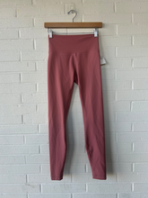 Load image into Gallery viewer, Lululemon Athletic Pants Size 5/6 (28)

