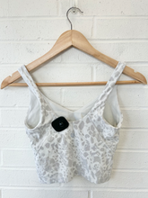 Load image into Gallery viewer, Lululemon Athletic Top Size Small
