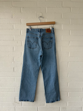 Load image into Gallery viewer, Levi Denim Size 5/6 (28)
