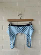 Load image into Gallery viewer, Sports Bra Size Medium

