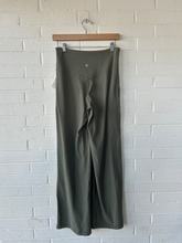 Load image into Gallery viewer, Lululemon Athletic Pants Size 5/6 (28)
