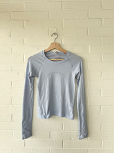Load image into Gallery viewer, Lululemon Athletic Top Size Extra Small
