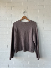 Load image into Gallery viewer, Gap Sweater Size Medium
