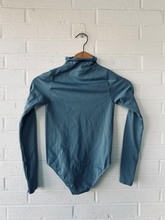 Load image into Gallery viewer, Skims Long Sleeve T-Shirt Size Small
