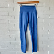 Load image into Gallery viewer, Lulu Lemon Athletic Pants Size 3/4 (27)
