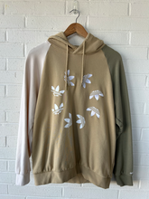 Load image into Gallery viewer, Adidas Sweatshirt Size Medium
