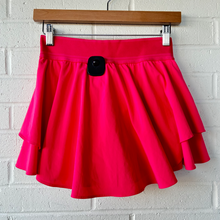 Load image into Gallery viewer, Lululemon Athletic Shorts Size 3/4
