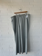 Load image into Gallery viewer, Lulu Lemon Athletic Pants Size XXL
