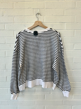 Load image into Gallery viewer, American Eagle Sweatshirt Size Small
